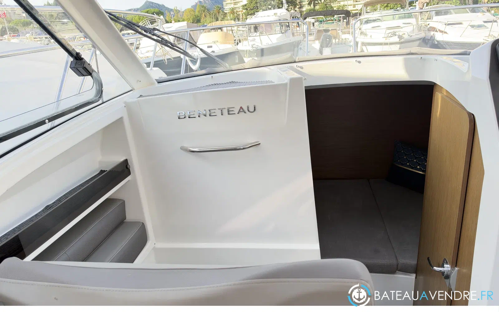 slider 28 Beneteau Antares 8