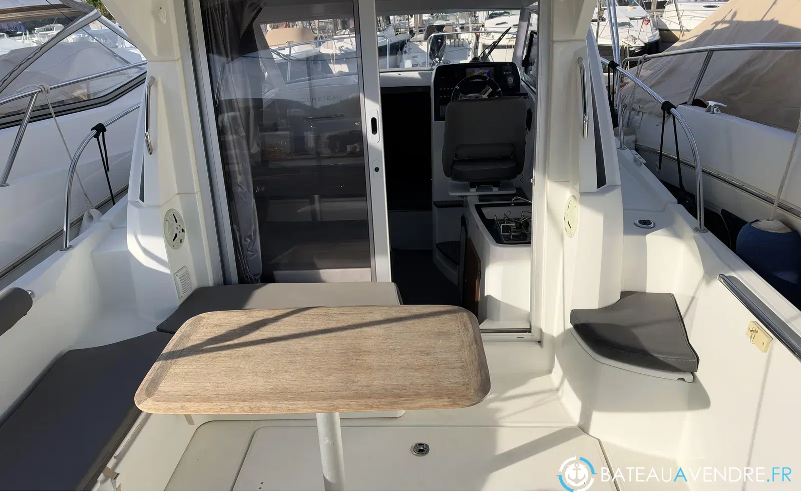 slider 3 Beneteau Antares 8