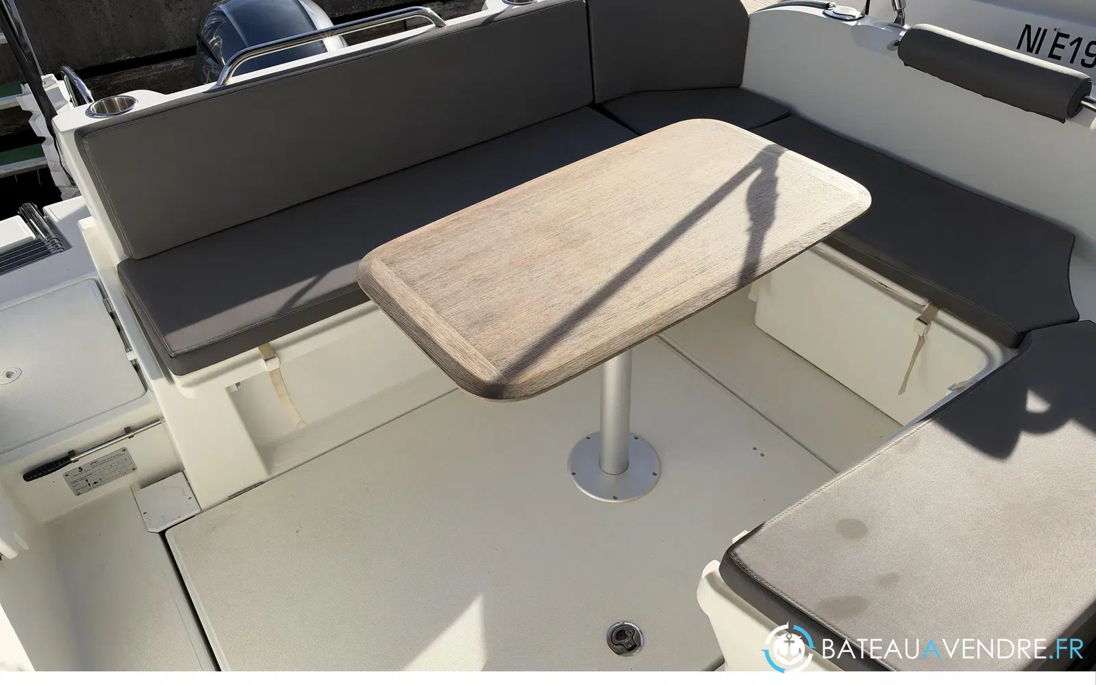 slider 4 Beneteau Antares 8