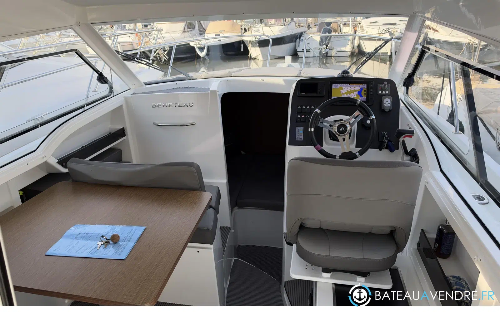 slider 5 Beneteau Antares 8