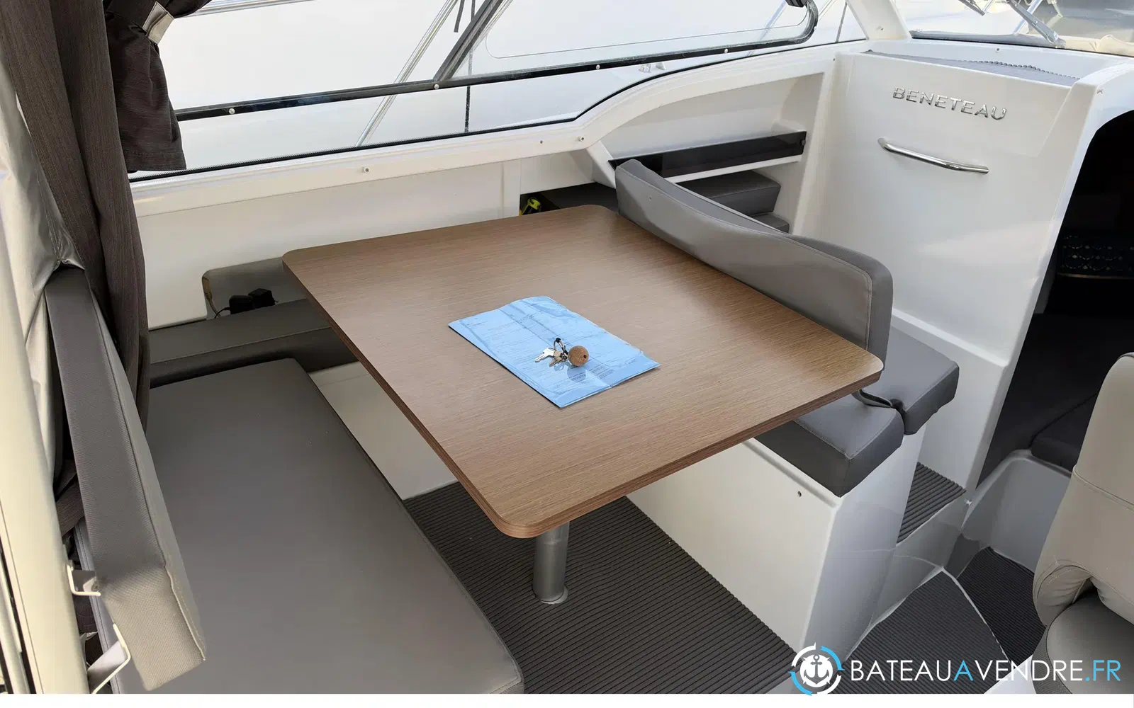 slider 7 Beneteau Antares 8