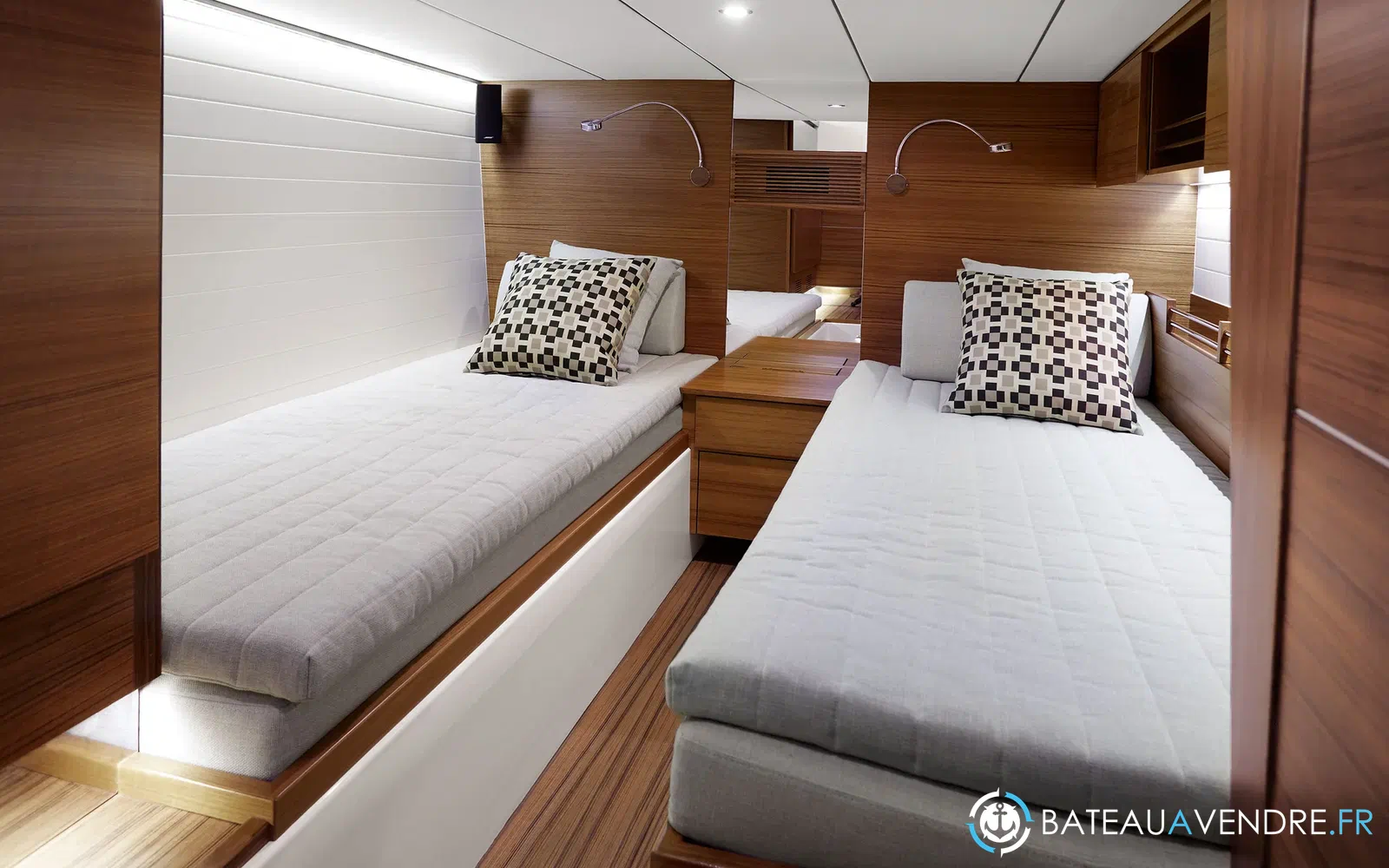 slider 12 Delta Powerboats 54 IPS