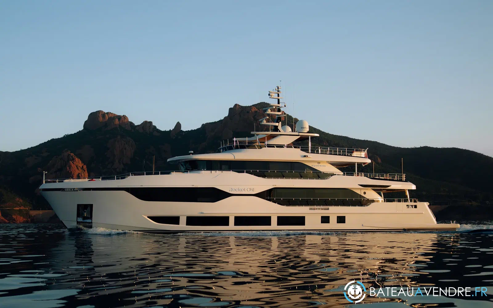 slider 0 Majesty Yachts Majesty 120