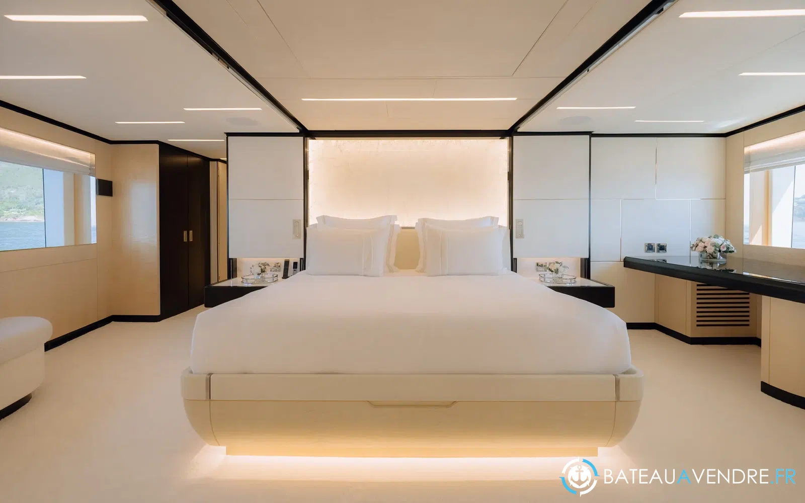 slider 11 Majesty Yachts Majesty 120