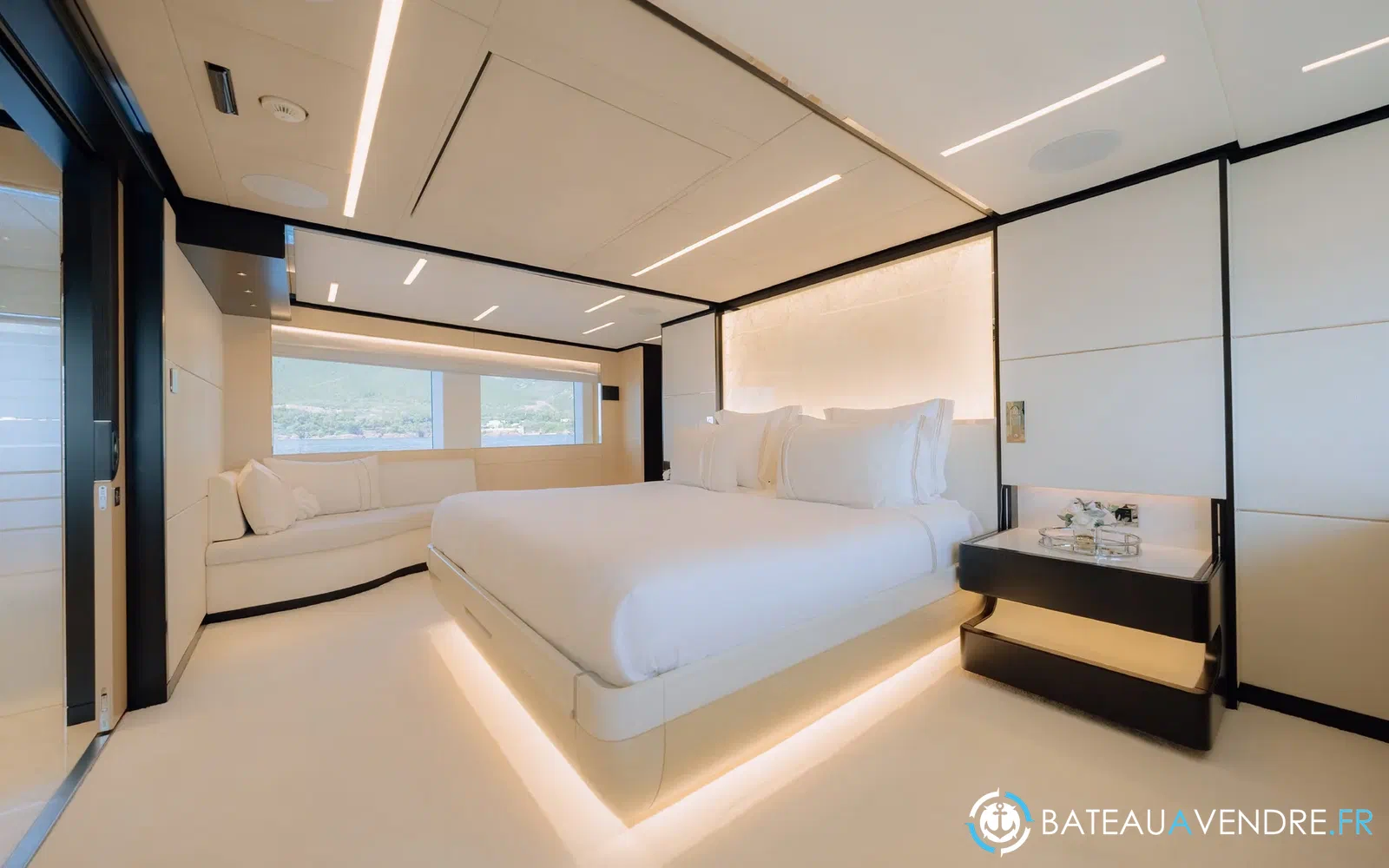 slider 12 Majesty Yachts Majesty 120