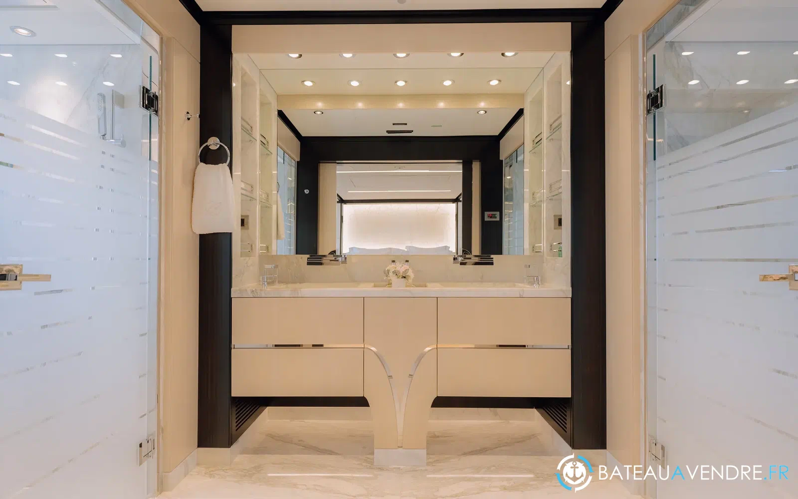 slider 13 Majesty Yachts Majesty 120