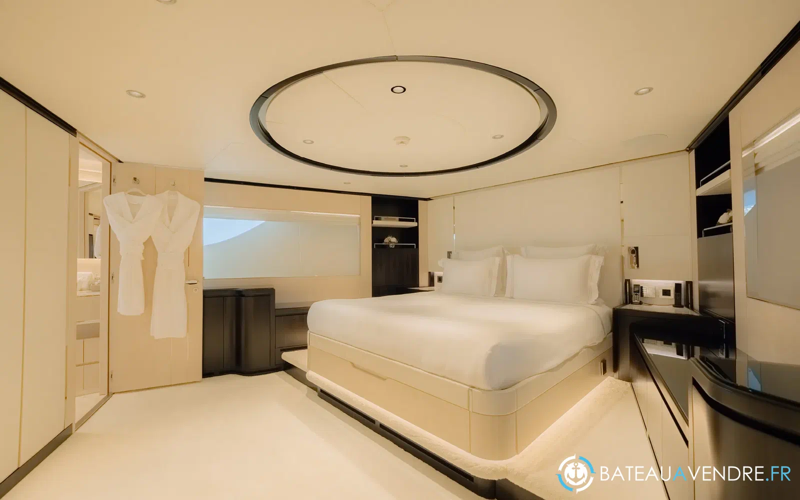 slider 16 Majesty Yachts Majesty 120