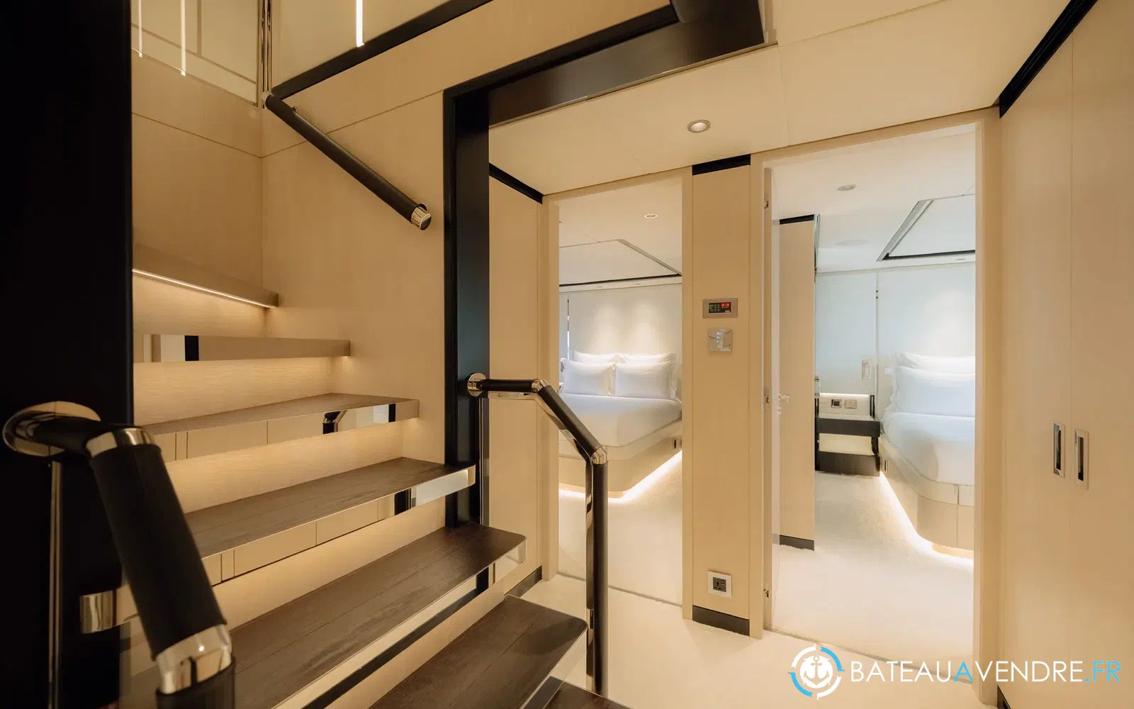 slider 17 Majesty Yachts Majesty 120