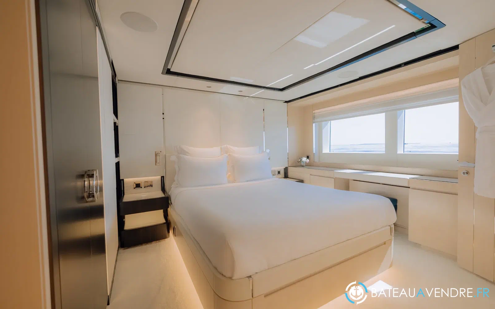 slider 18 Majesty Yachts Majesty 120
