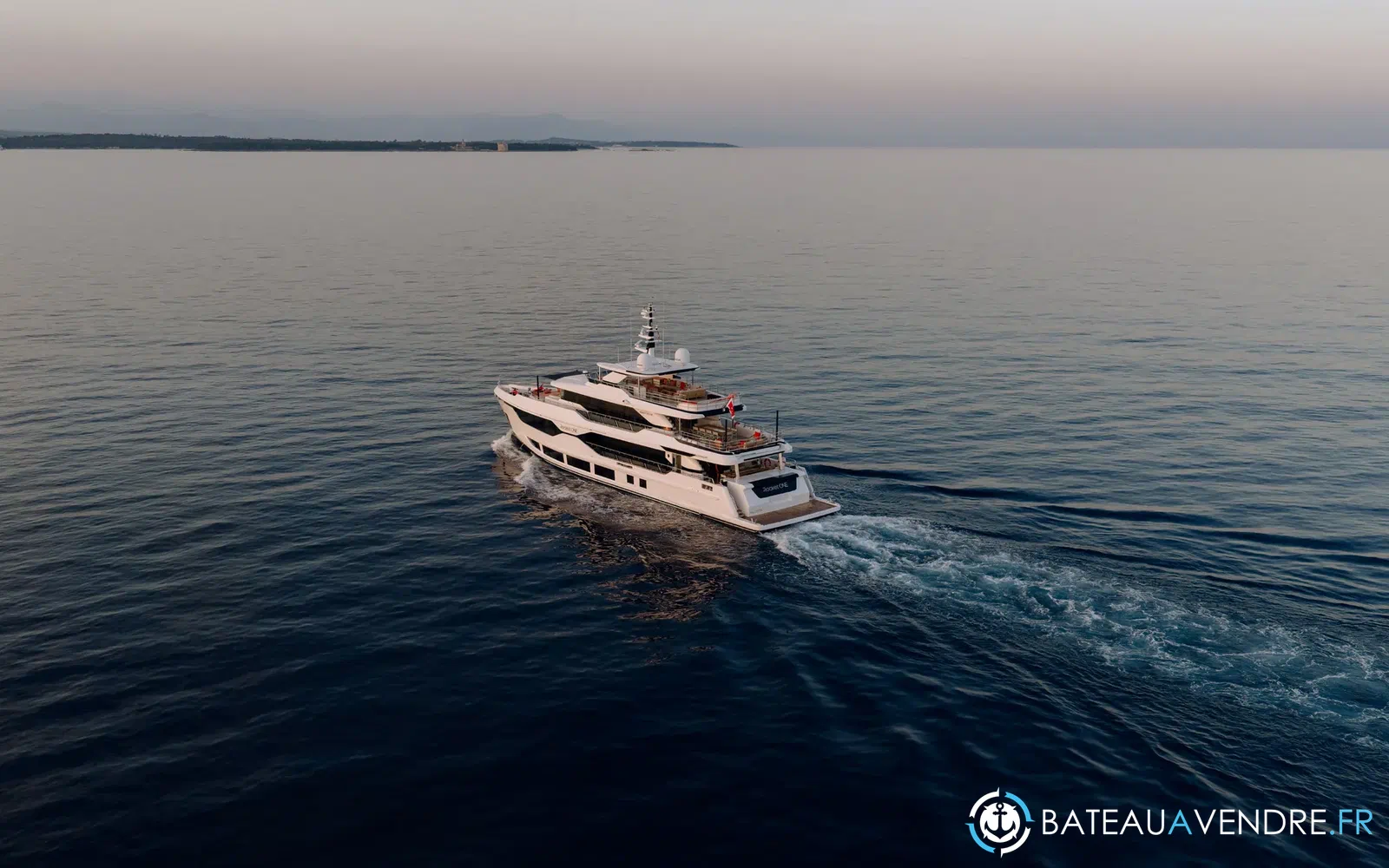 slider 1 Majesty Yachts Majesty 120