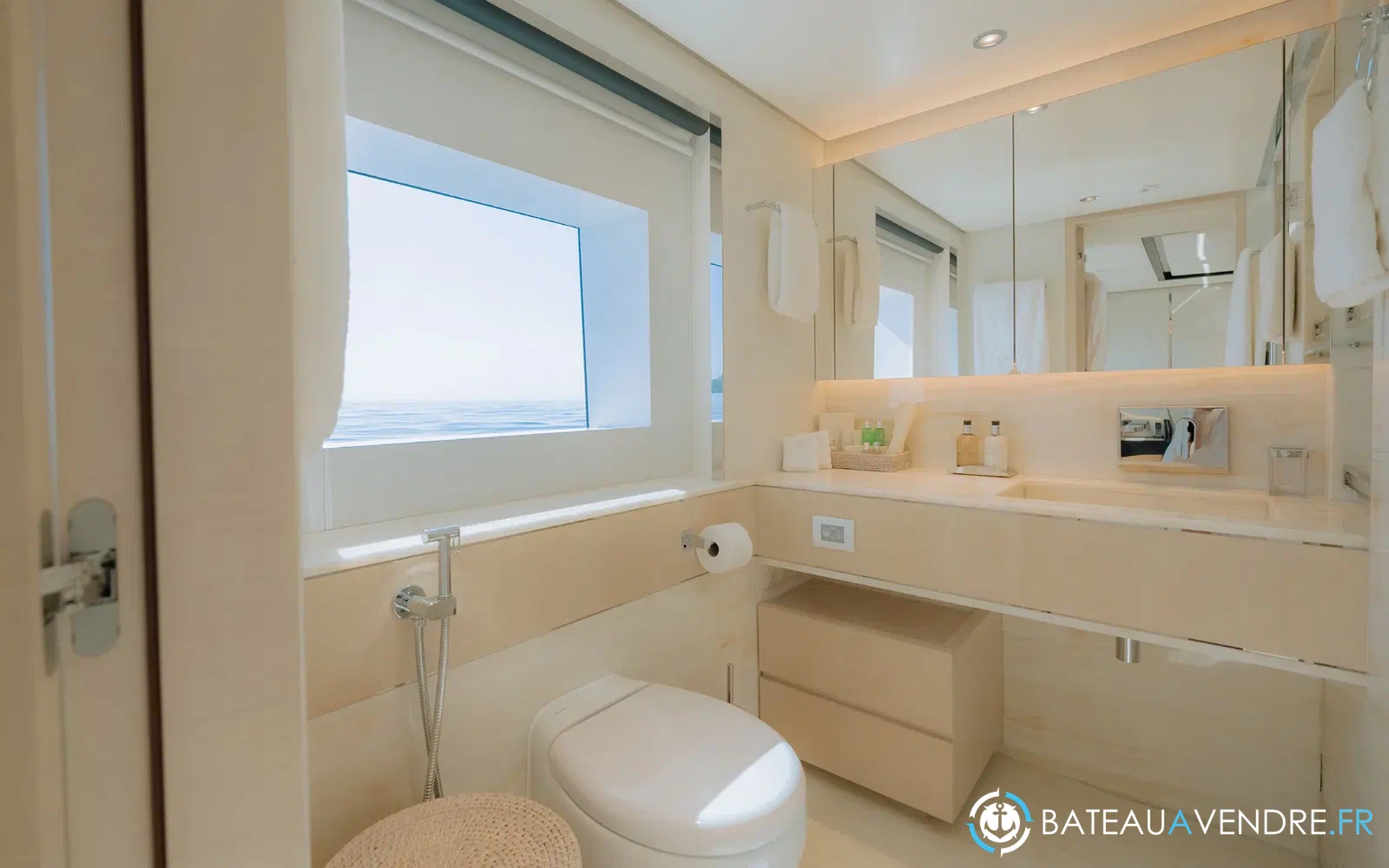 slider 22 Majesty Yachts Majesty 120