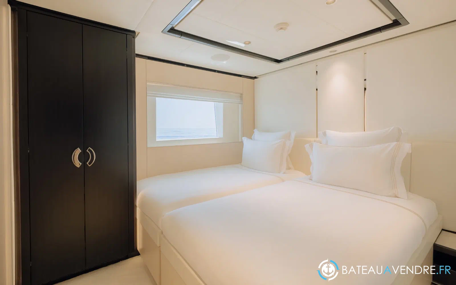 slider 26 Majesty Yachts Majesty 120