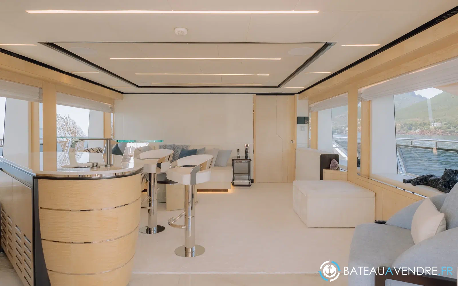 slider 27 Majesty Yachts Majesty 120