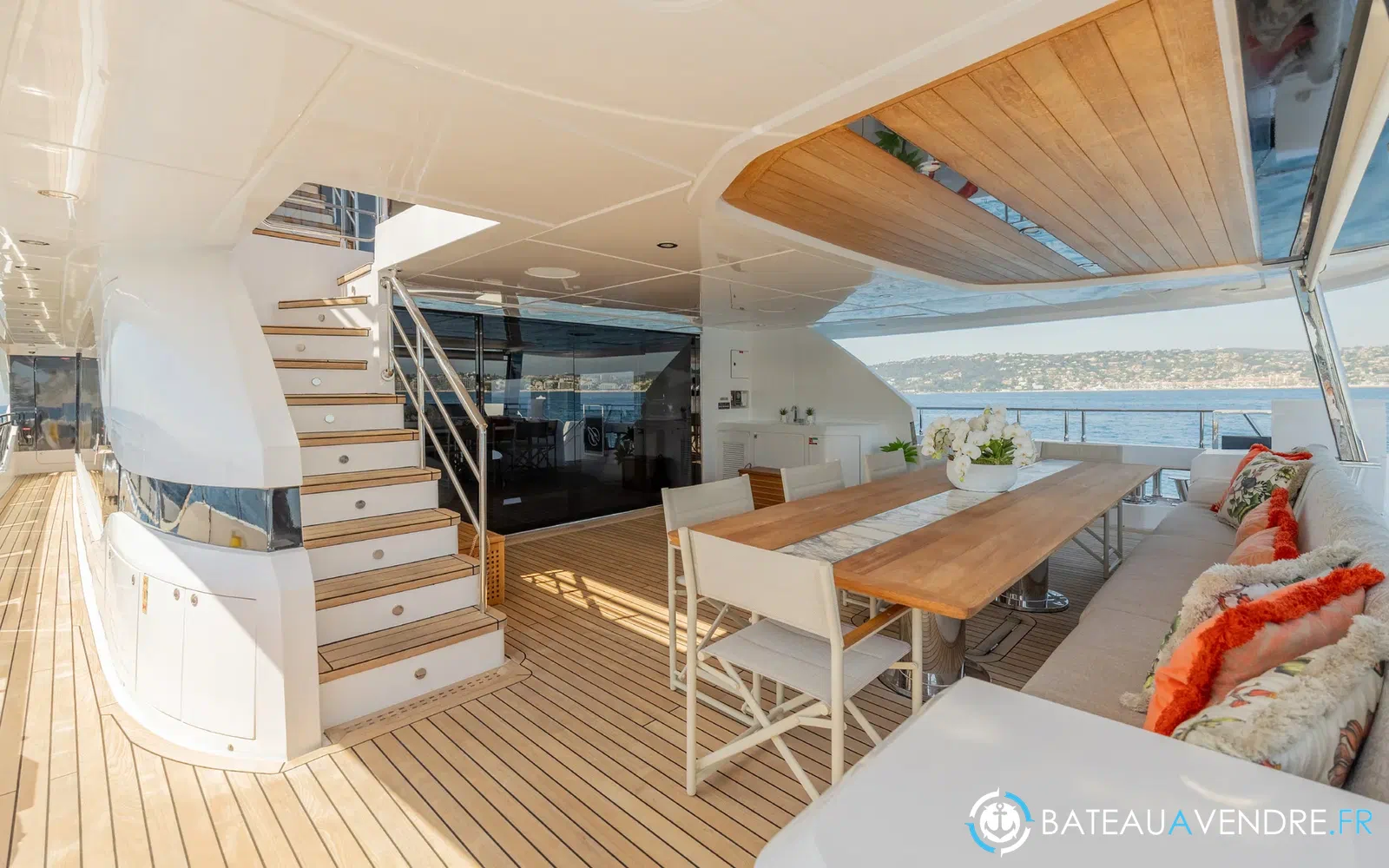 slider 28 Majesty Yachts Majesty 120