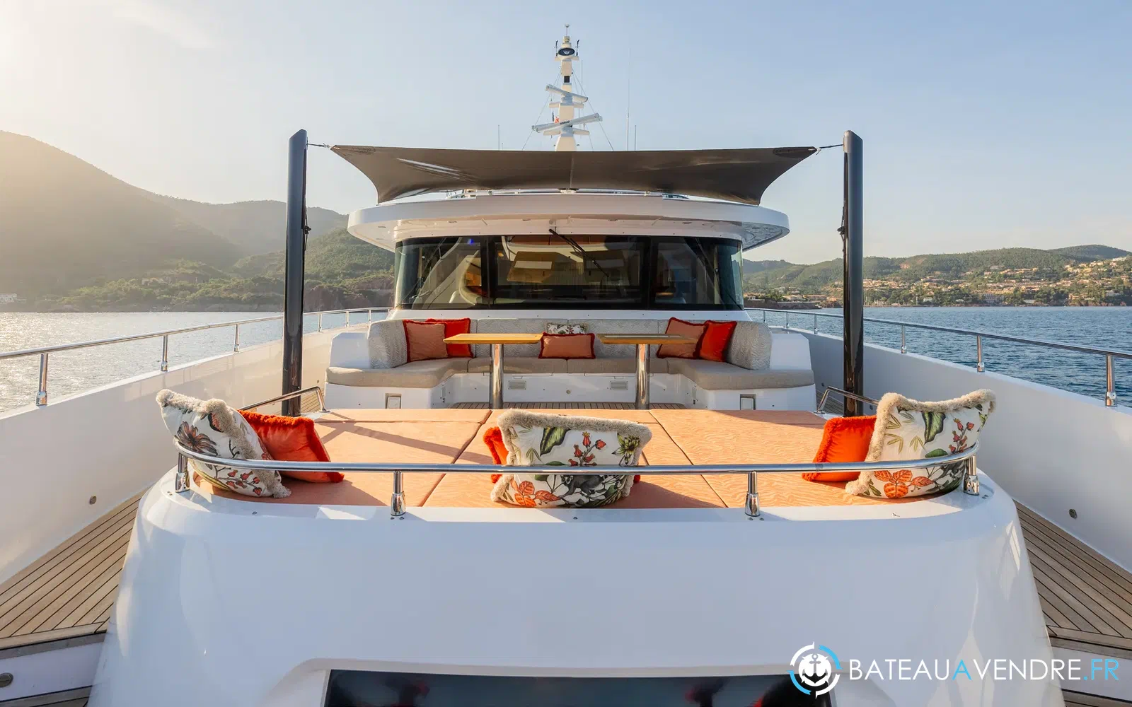 slider 32 Majesty Yachts Majesty 120