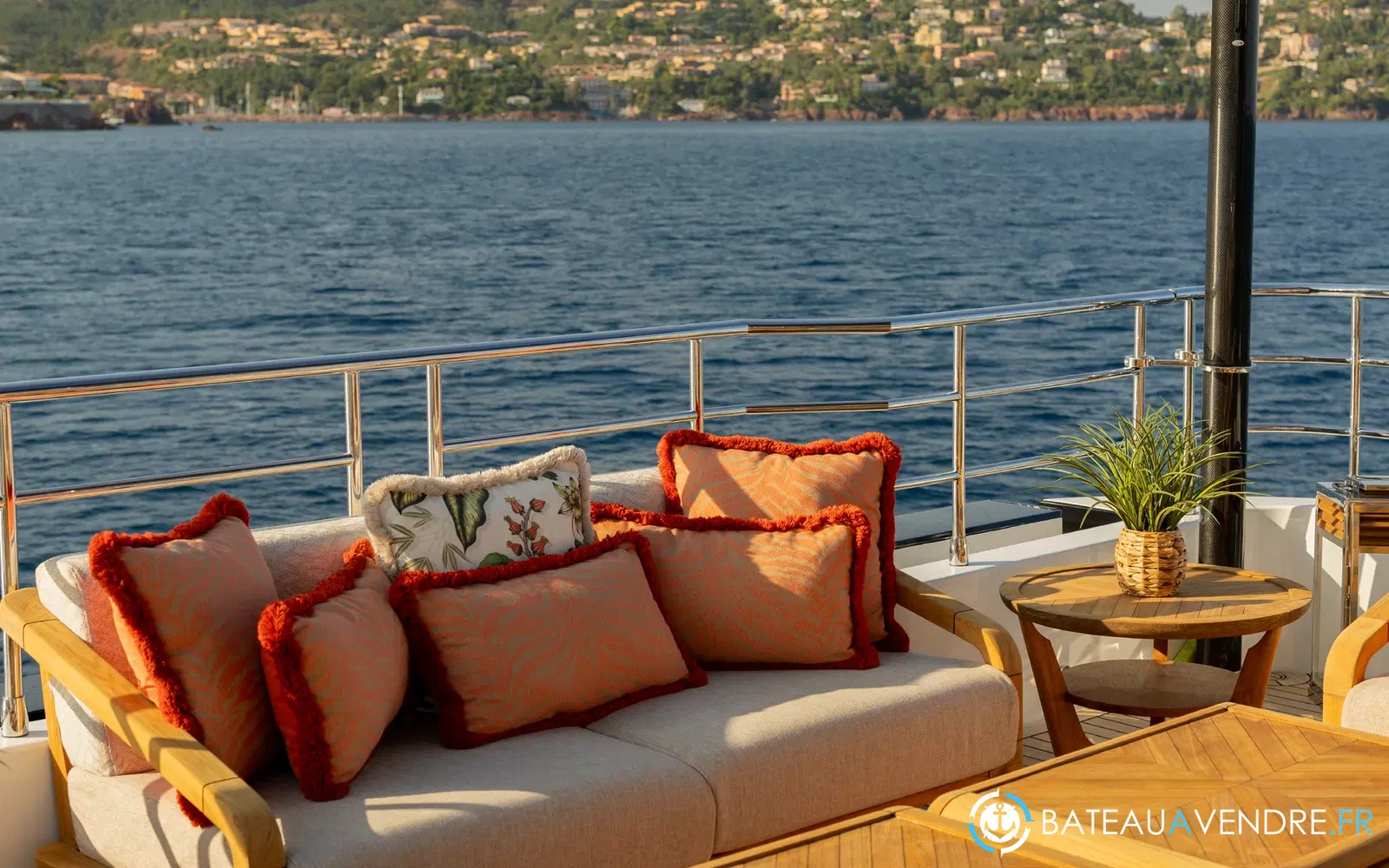 slider 38 Majesty Yachts Majesty 120