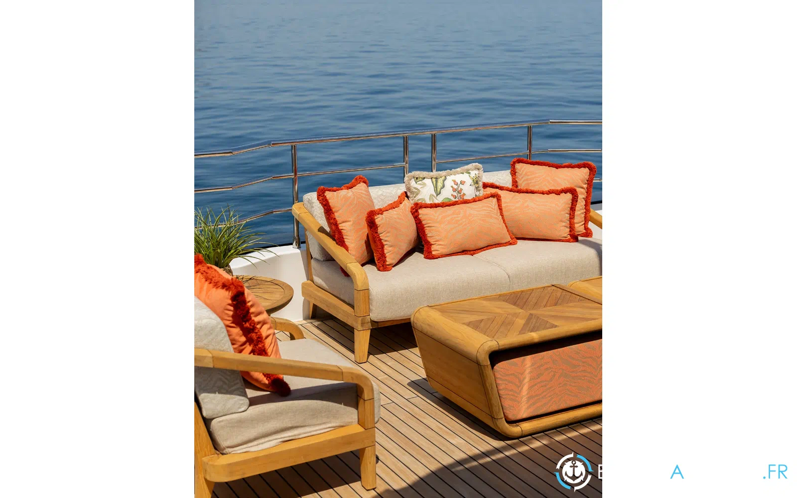 slider 39 Majesty Yachts Majesty 120