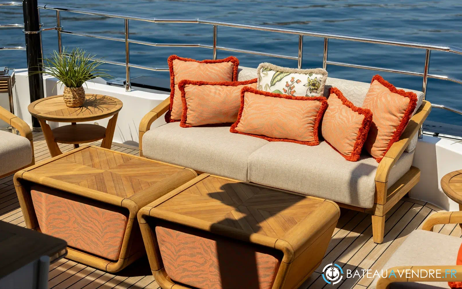 slider 41 Majesty Yachts Majesty 120