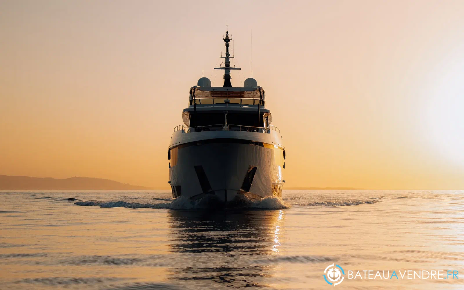 slider 4 Majesty Yachts Majesty 120