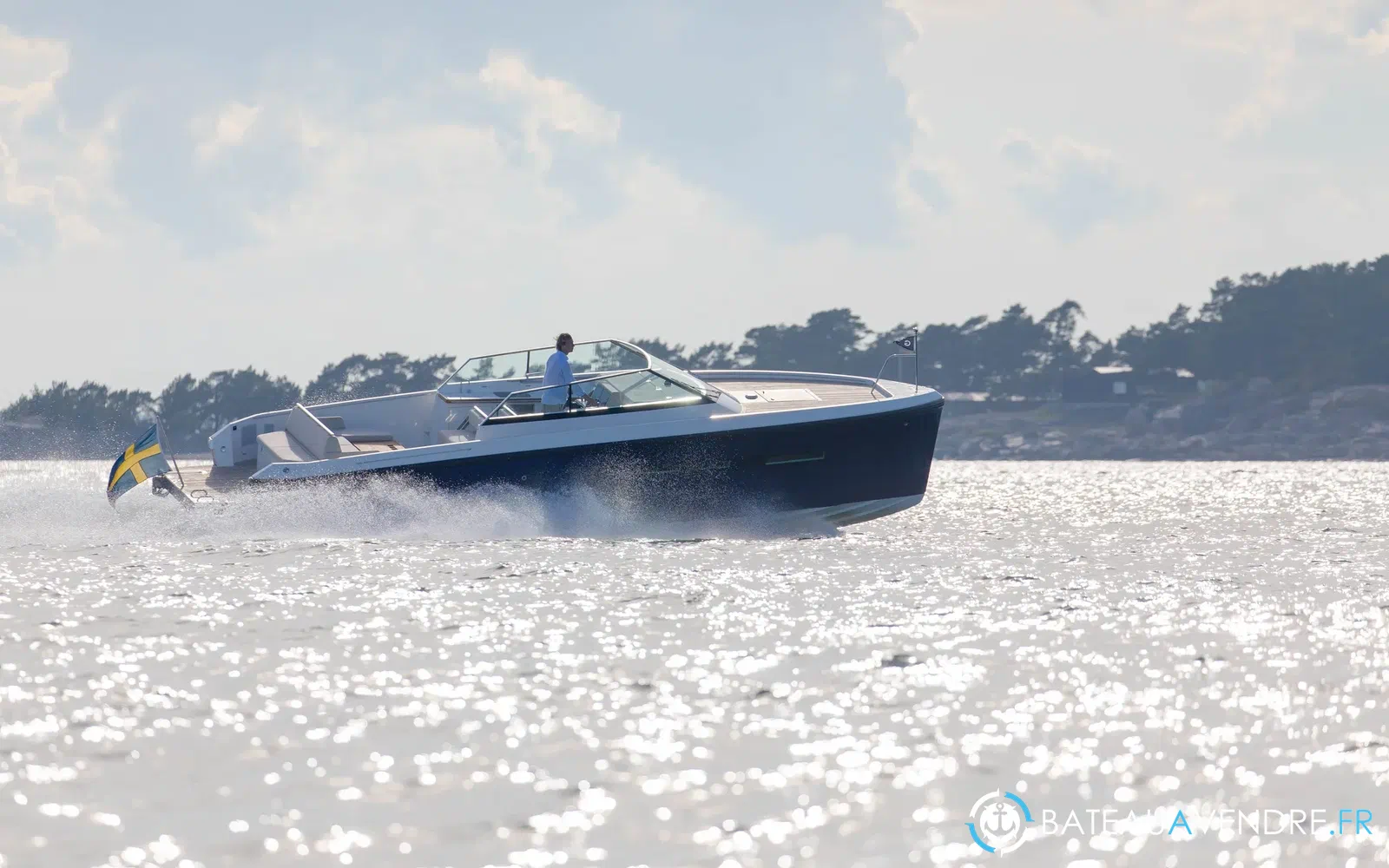 slider 1 Delta Powerboats 33 Open