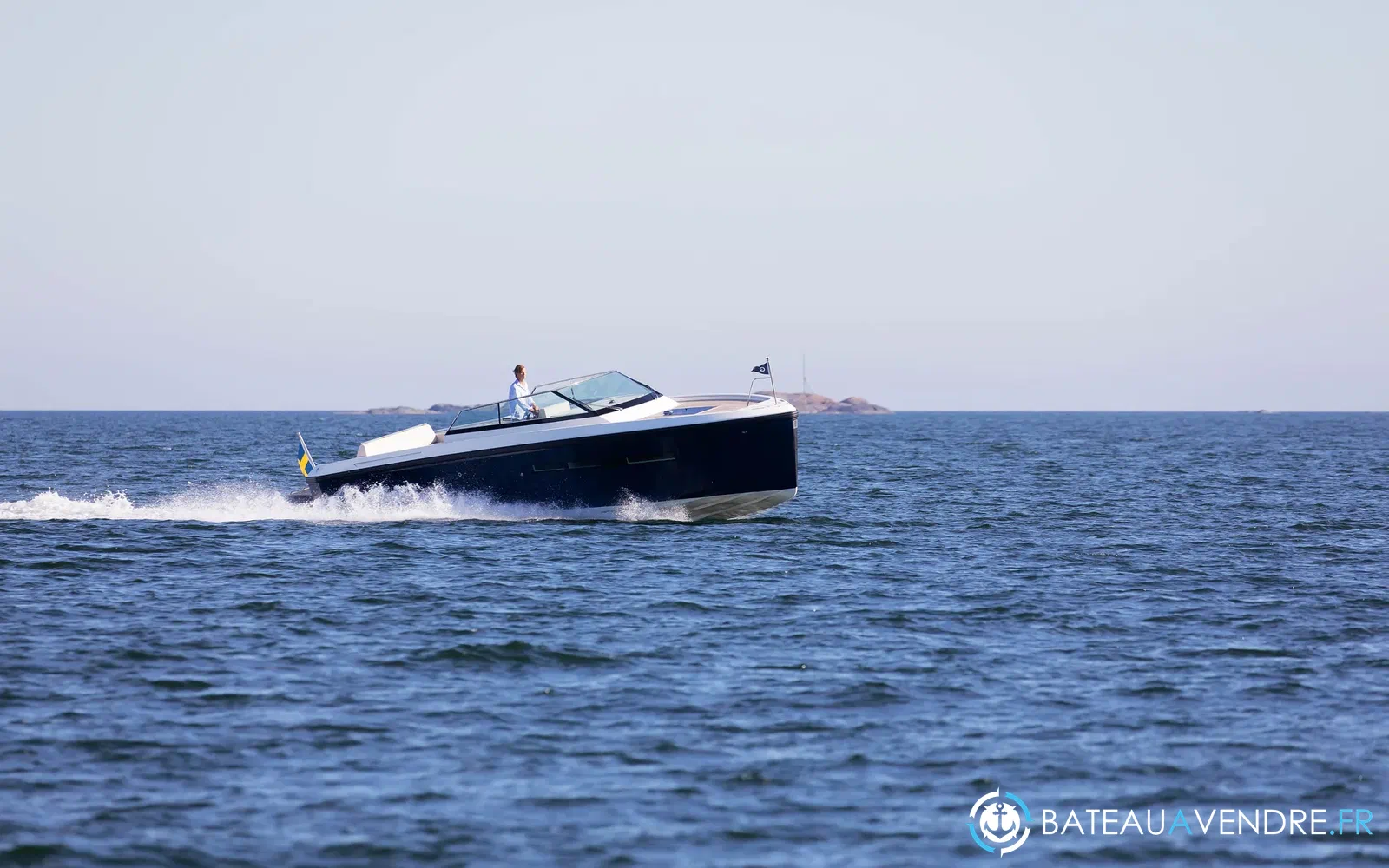 slider 4 Delta Powerboats 33 Open