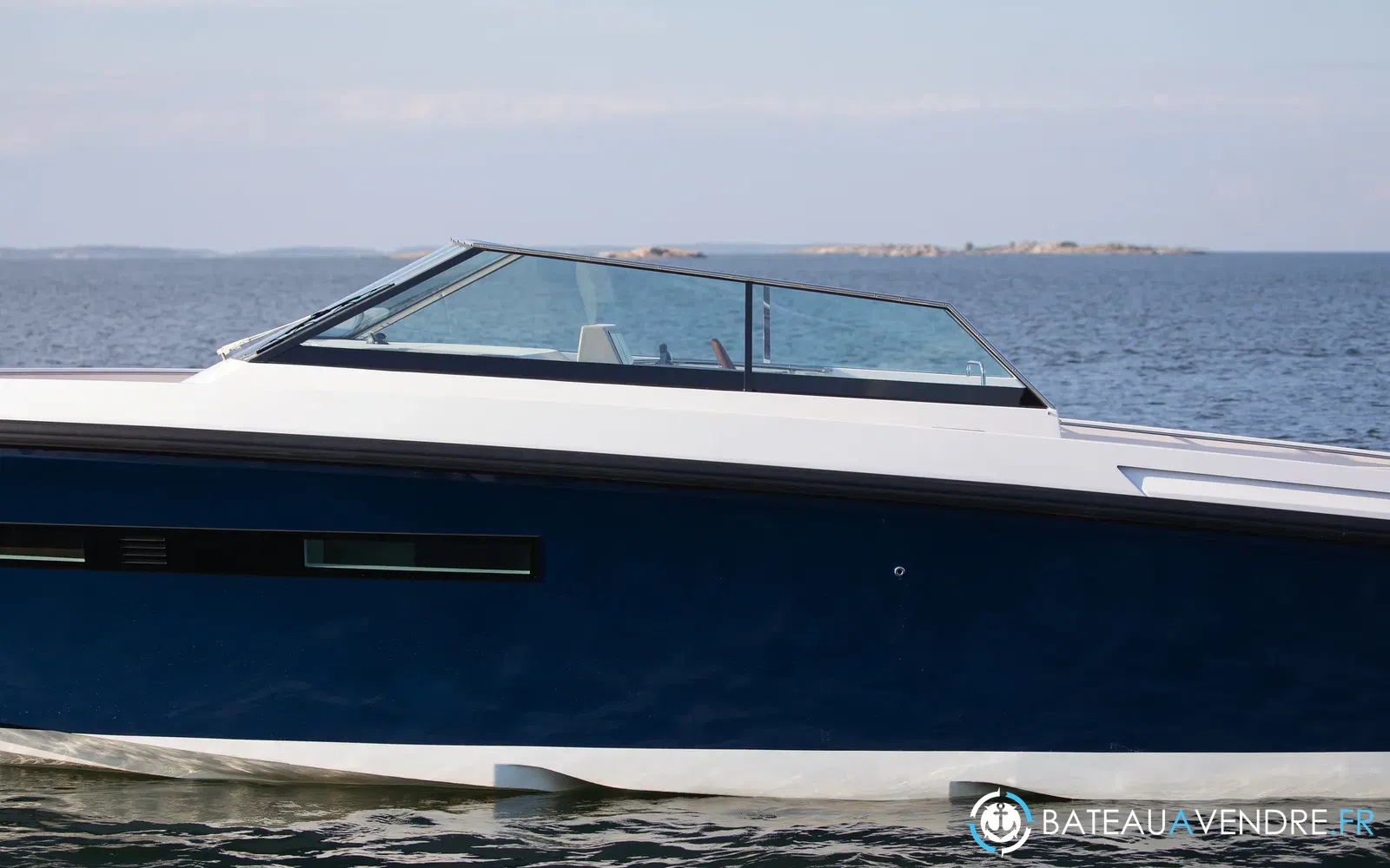 slider 8 Delta Powerboats 33 Open