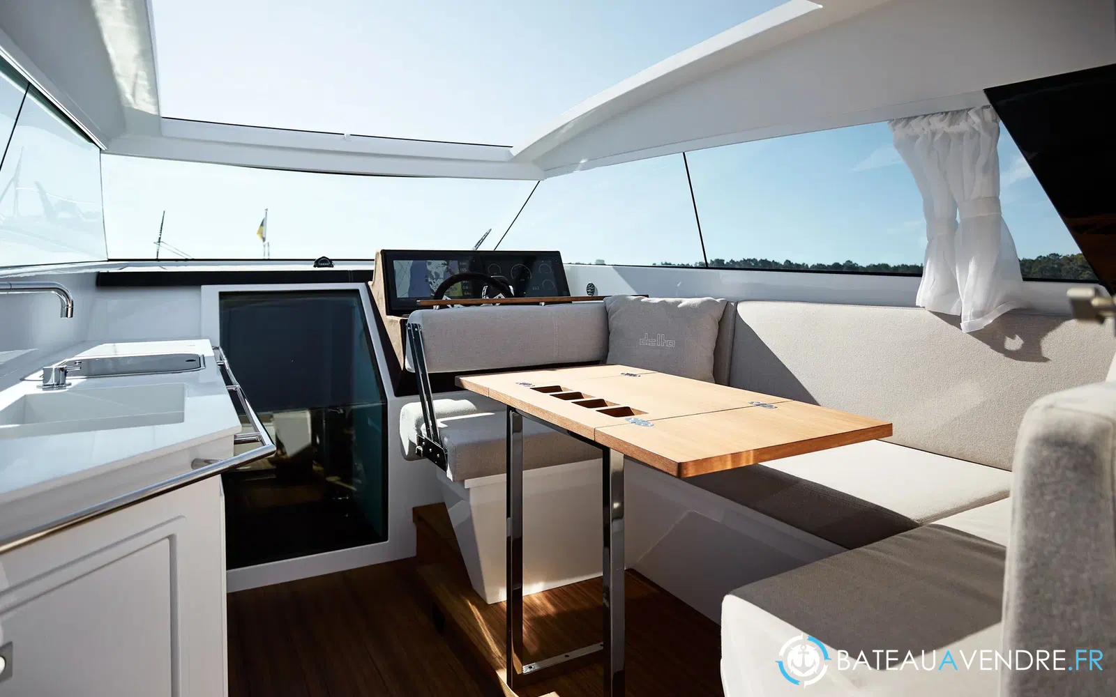 slider 6 Delta Powerboats 33 Coupe