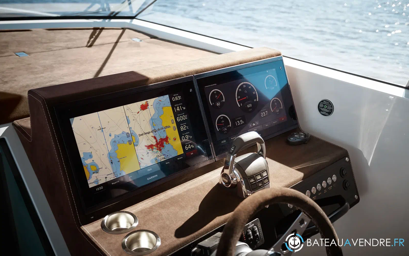 slider 8 Delta Powerboats 33 Coupe