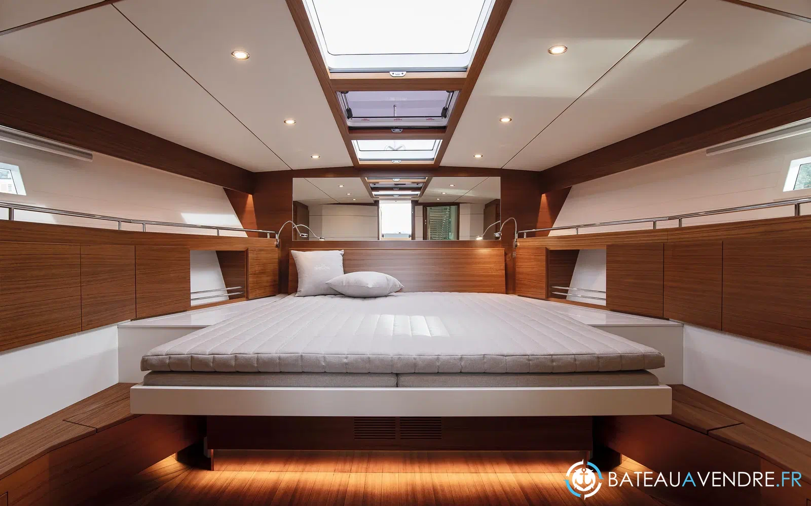 slider 7 Delta Powerboats 60 Open