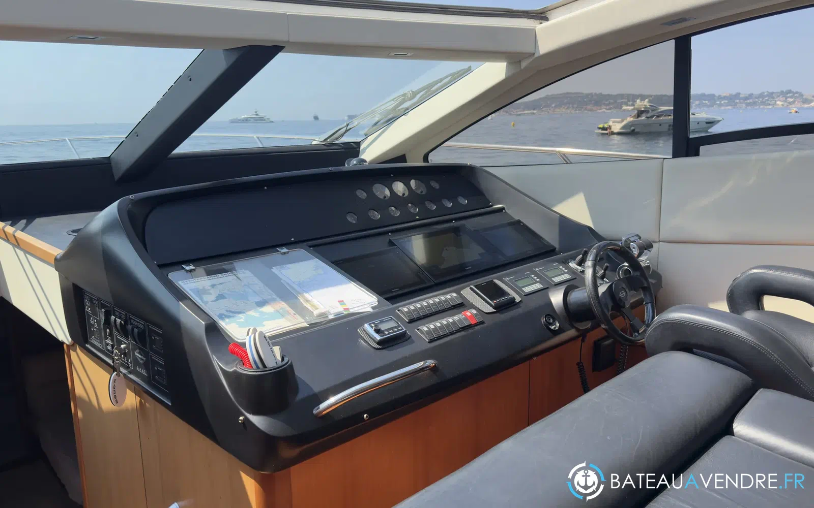 slider 12 Sunseeker Predator 62