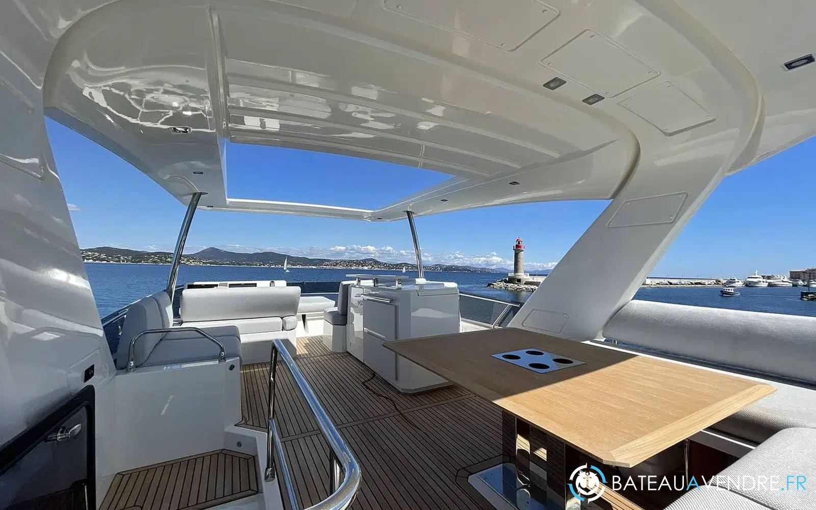 slider 3 Prestige Yachts 630 Fly