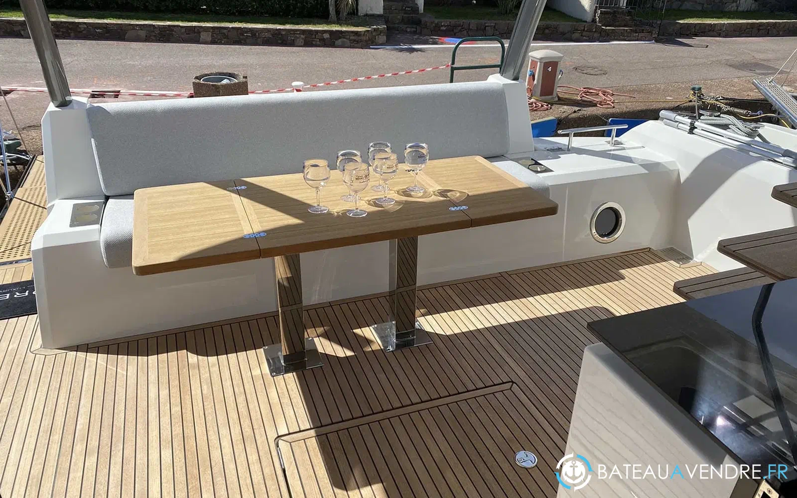 slider 4 Prestige Yachts 630 Fly