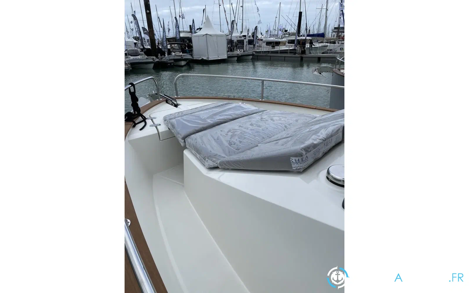 slider 14 Rhea 29 Open