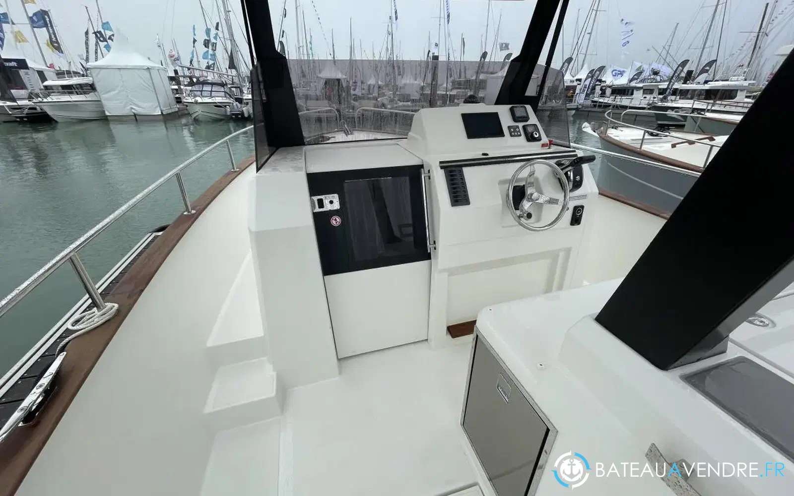 slider 1 Rhea 29 Open