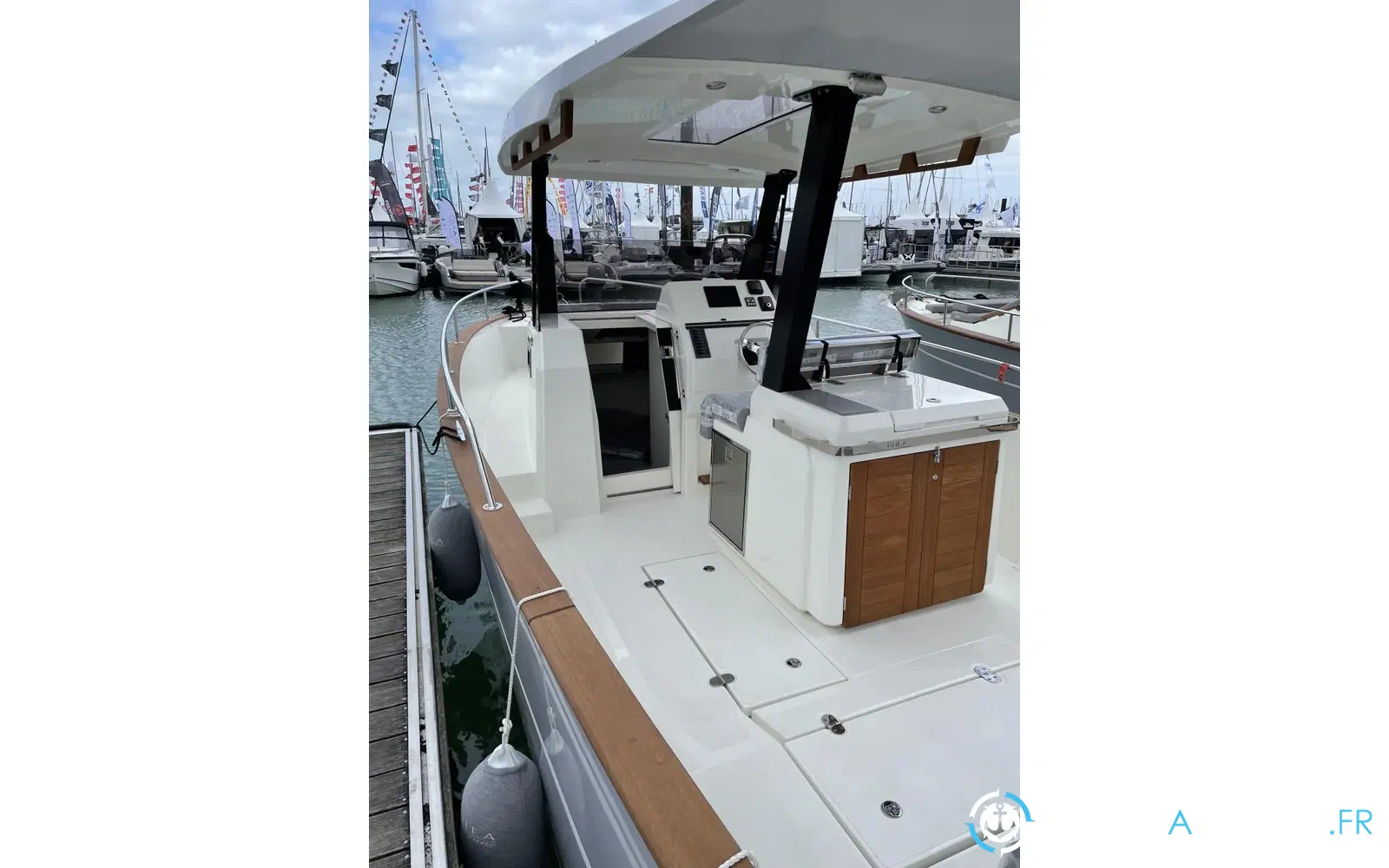 slider 2 Rhea 29 Open