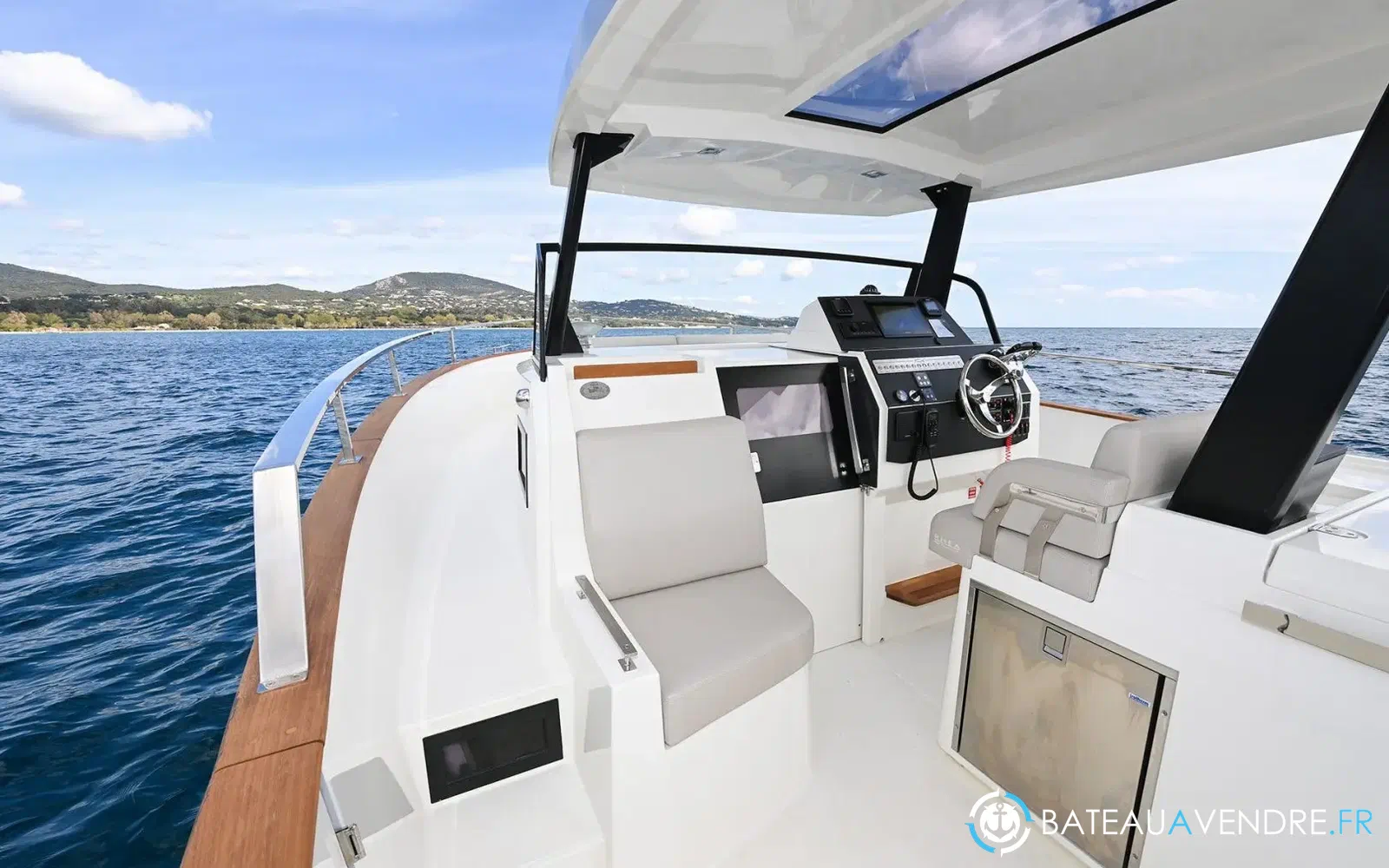 slider 8 Rhea 32 Open