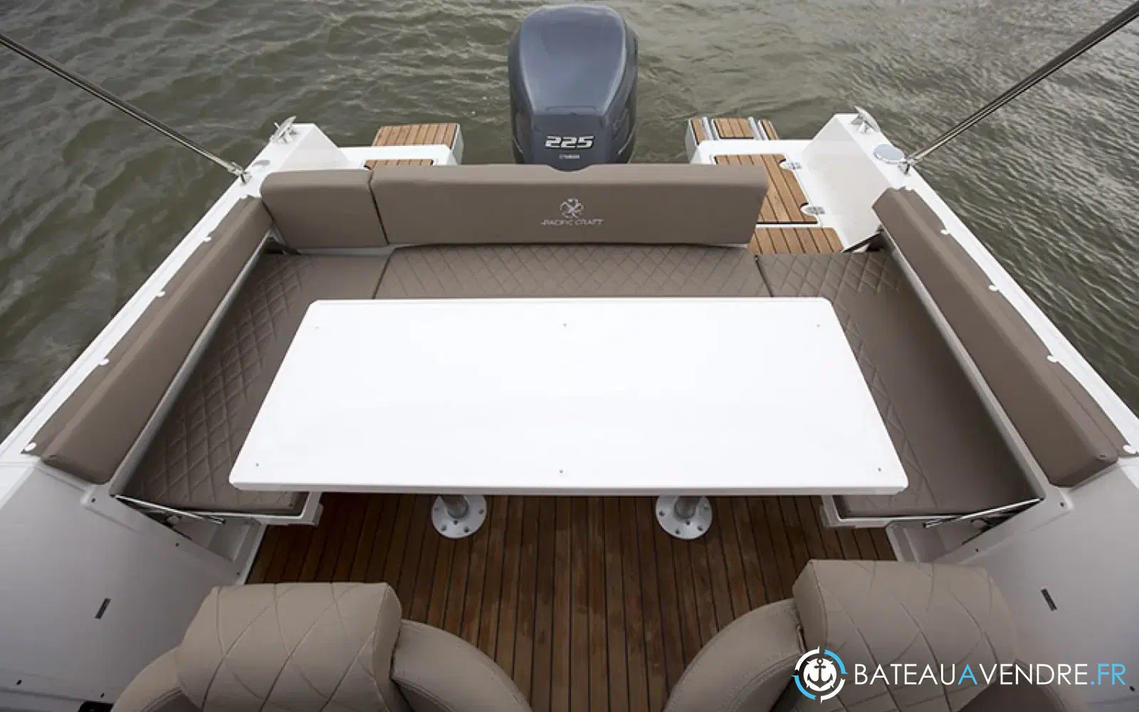 slider 10 Pacific Craft 750 Open