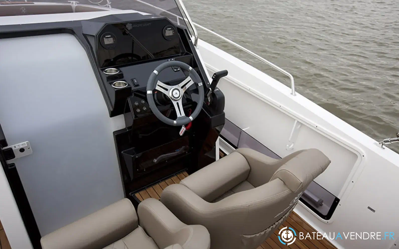 slider 11 Pacific Craft 750 Open