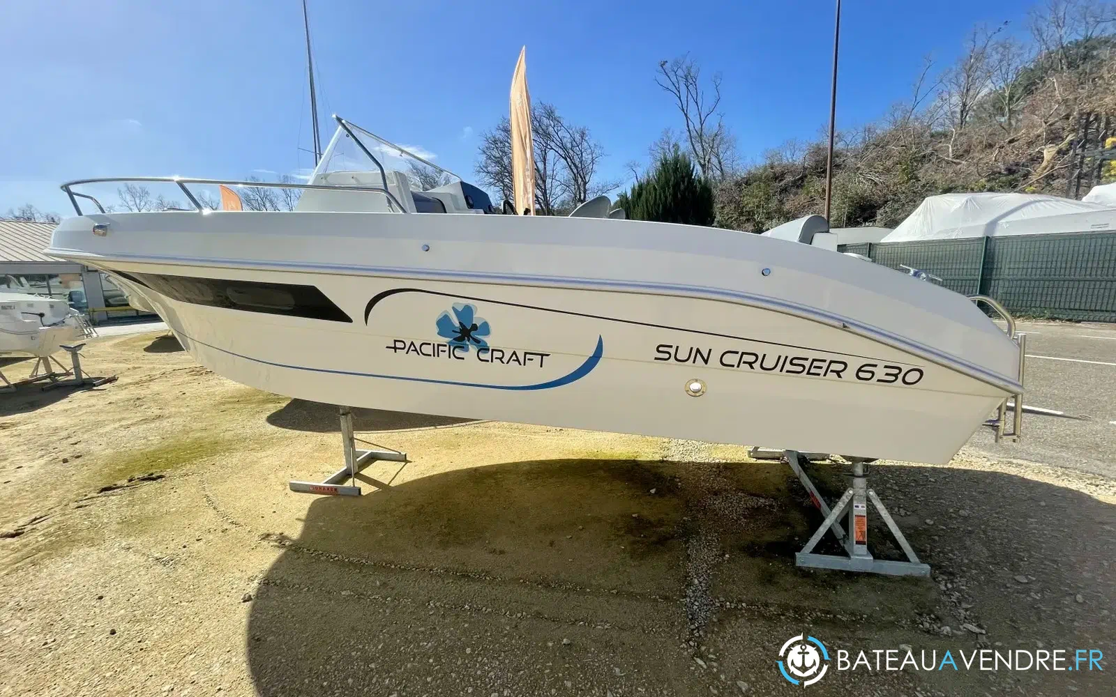 slider 1 Pacific Craft 630 SC