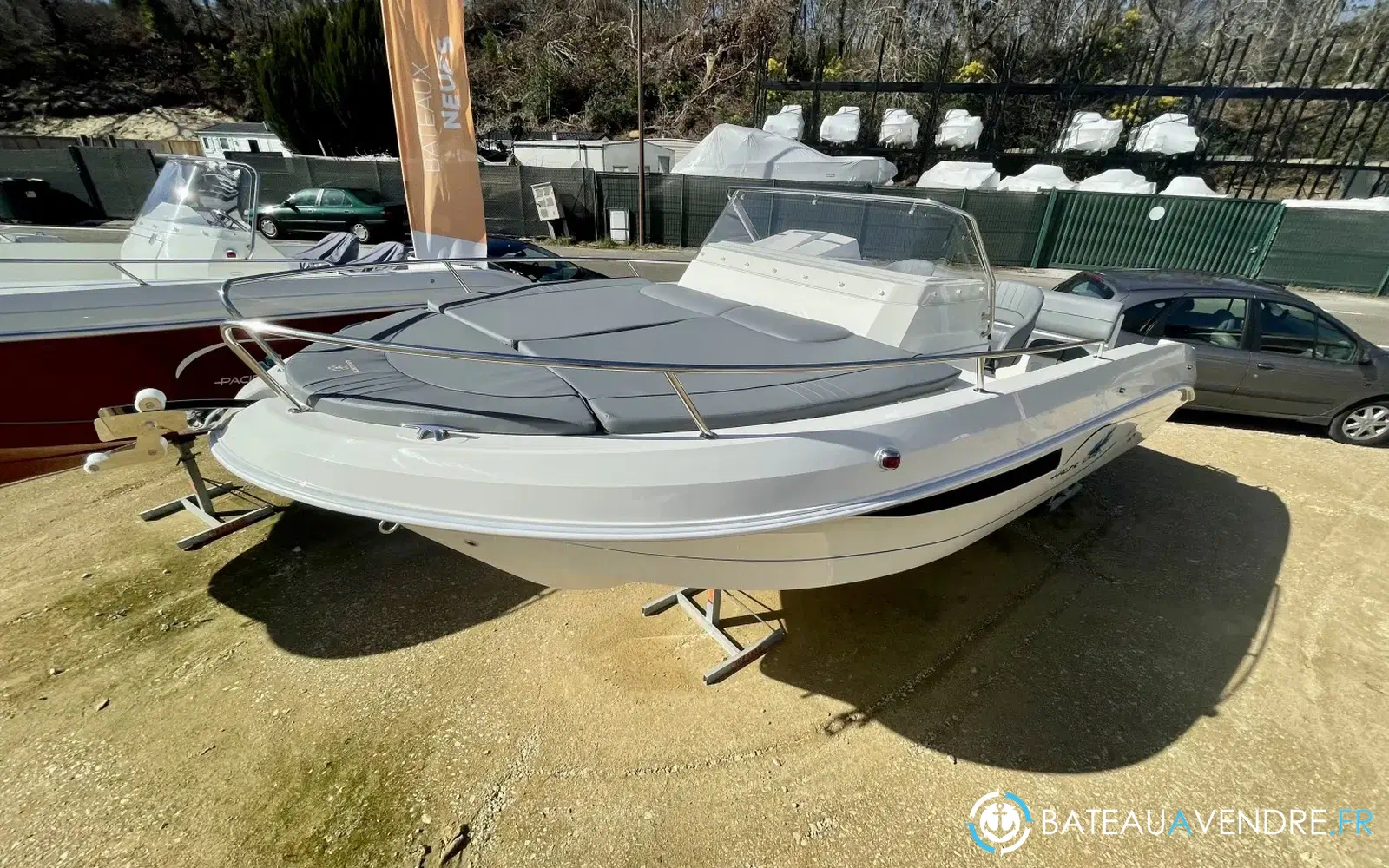 slider 2 Pacific Craft 630 SC