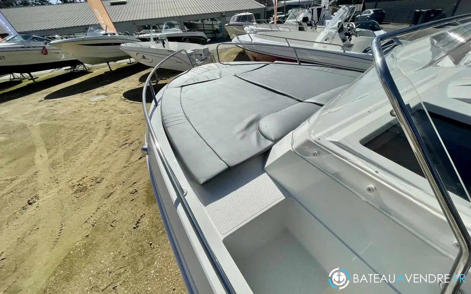 slider 5 Pacific Craft 630 SC