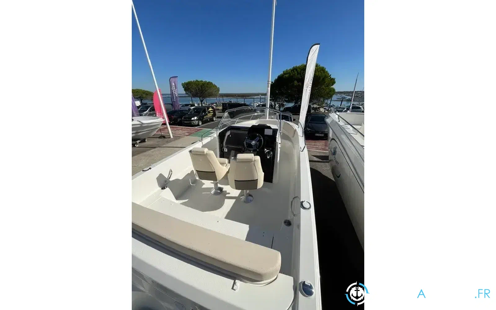 slider 9 Pacific Craft 670 Open