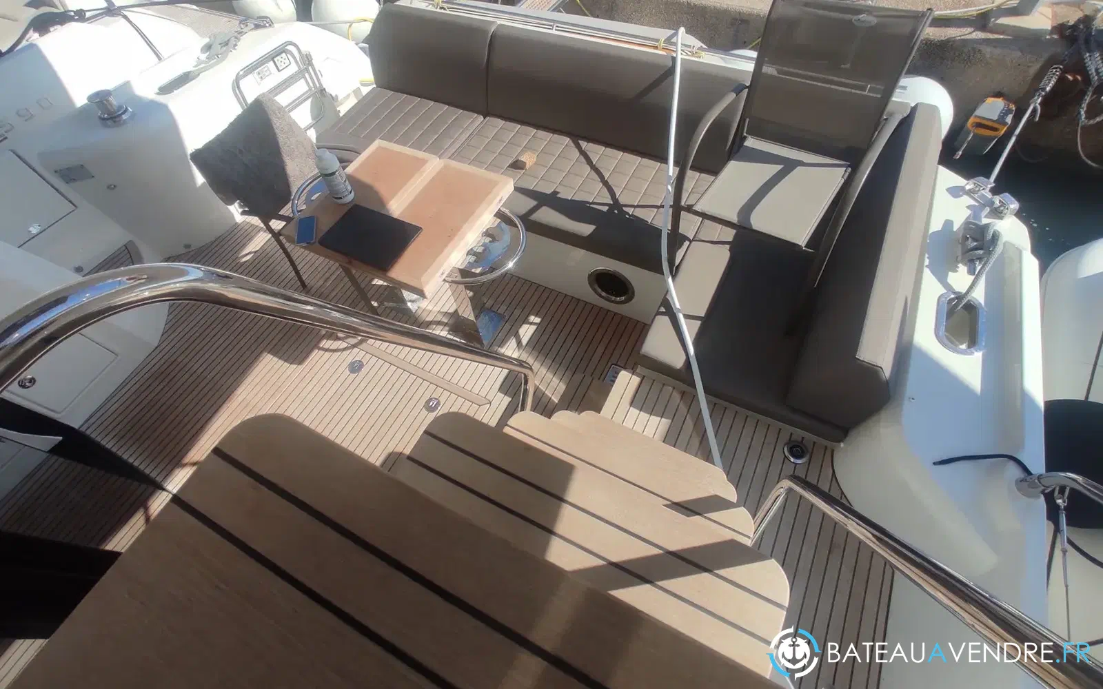 slider 3 Jeanneau Prestige 520 Fly