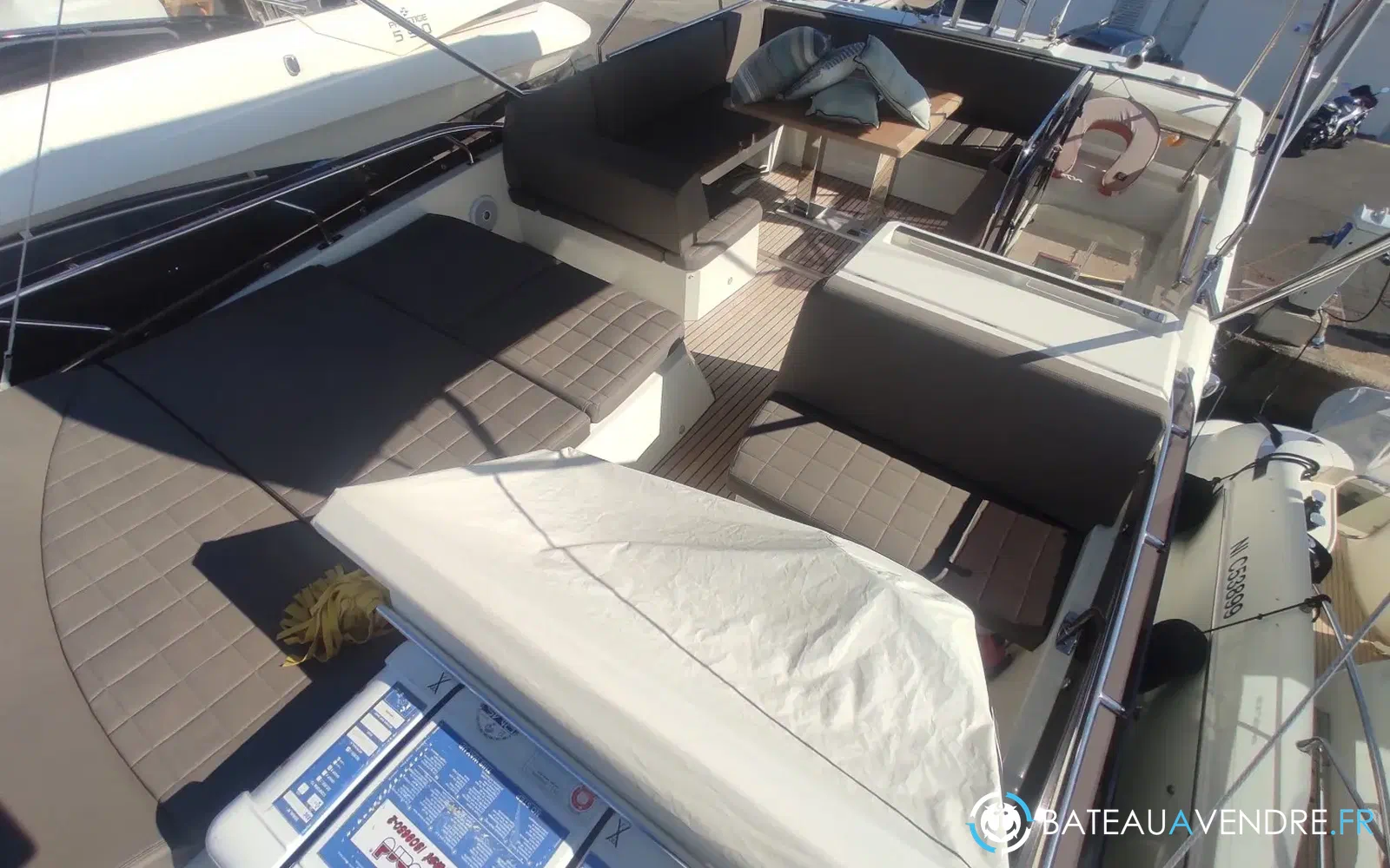 slider 4 Jeanneau Prestige 520 Fly