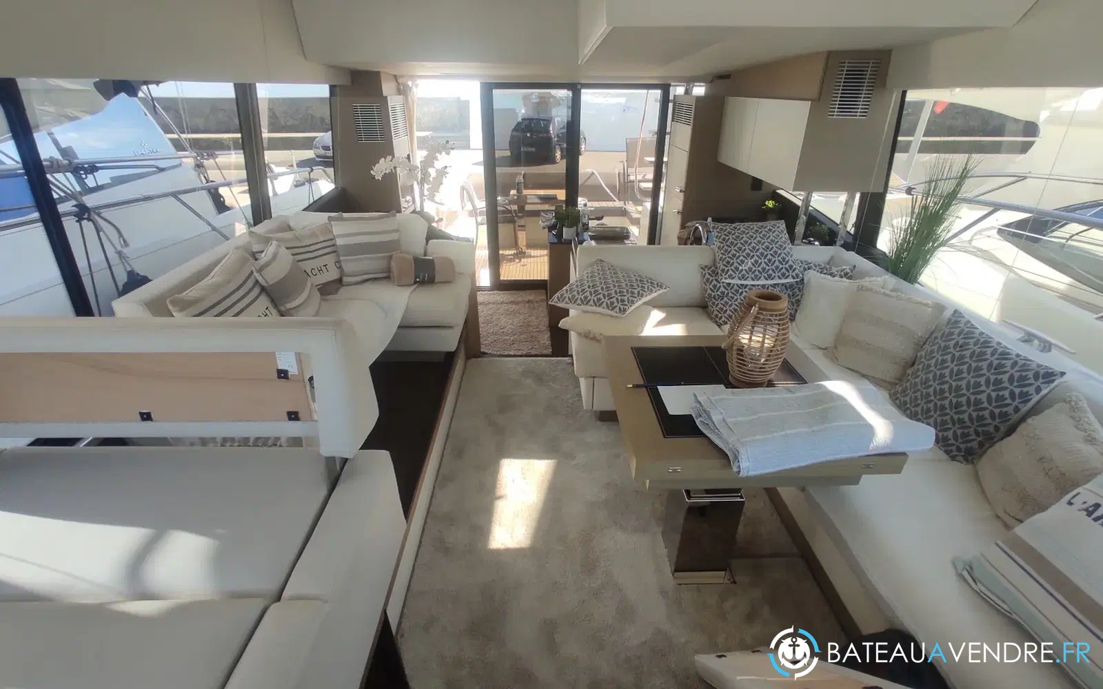 slider 6 Jeanneau Prestige 520 Fly