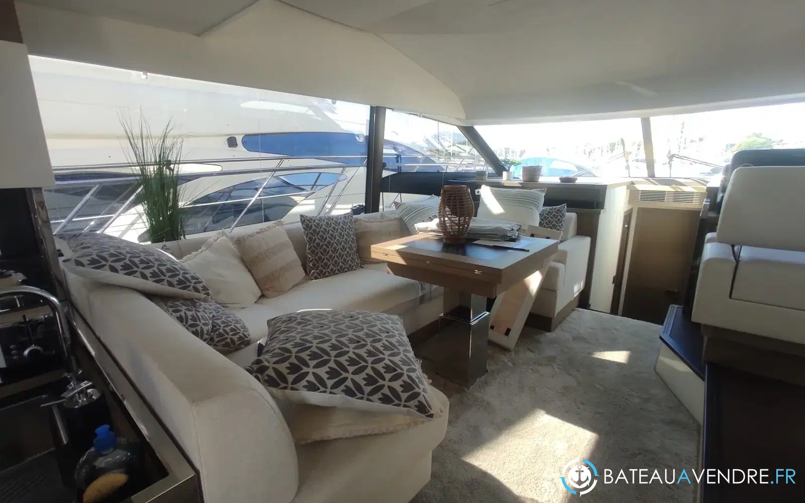 slider 7 Jeanneau Prestige 520 Fly