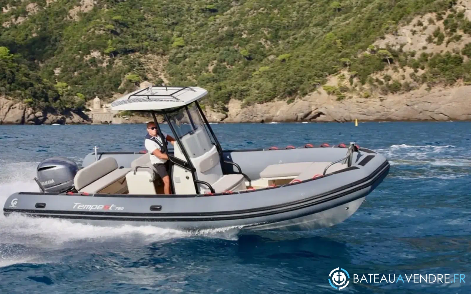 slider 0 Capelli Tempest 750 Sport