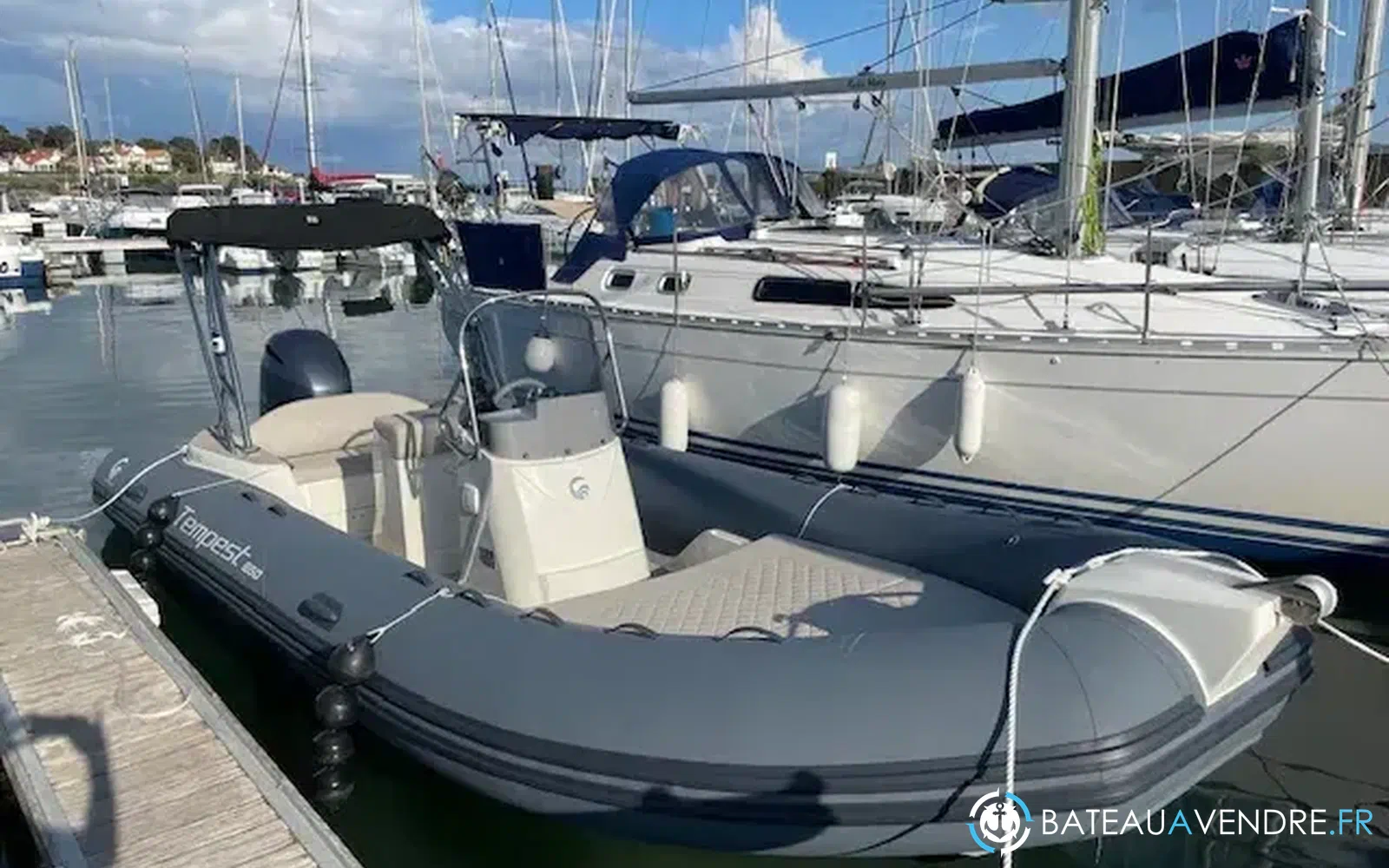 slider 0 Capelli Tempest 650 Open