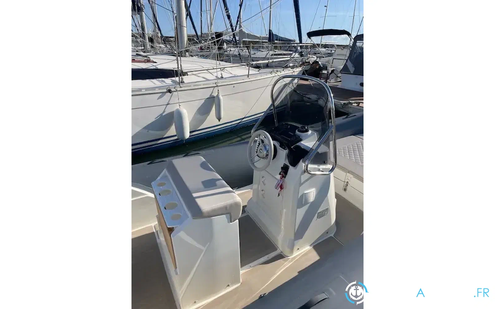 slider 5 Capelli Tempest 650 Open