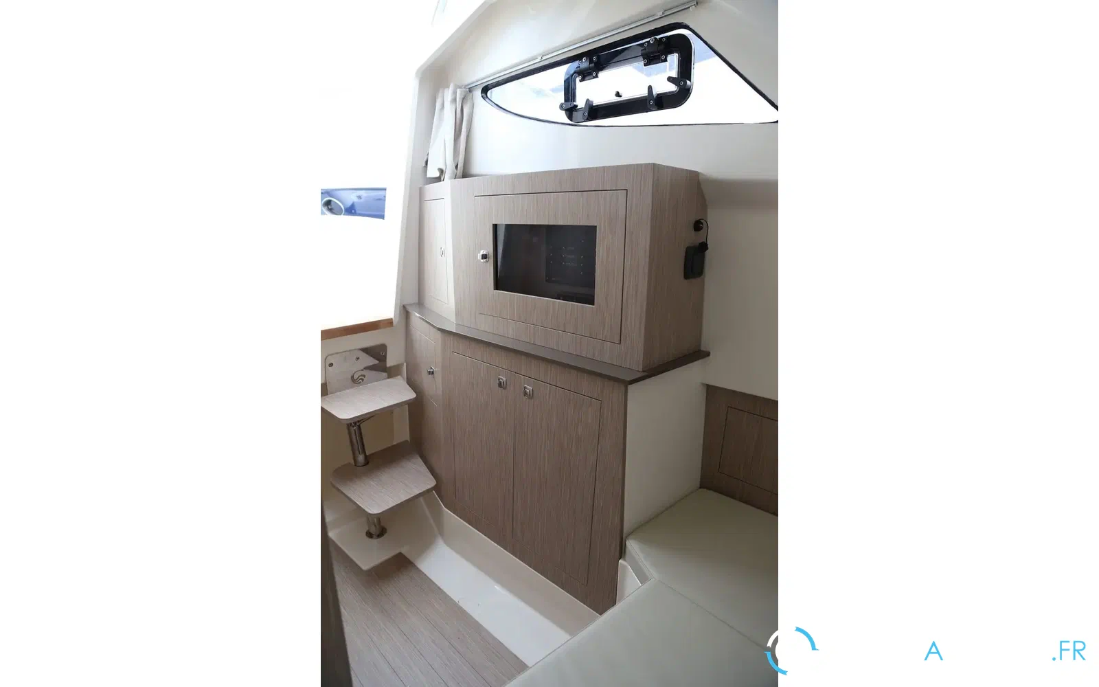 slider 6 Capelli Tempest 38